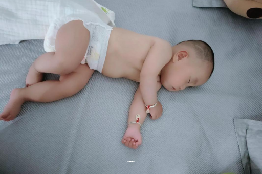 玉溪几个月宝宝会抬头